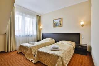 Отель Hotel Victoria Вейхерово Двухместный номер с 1 кроватью или 2 отдельными кроватями-4